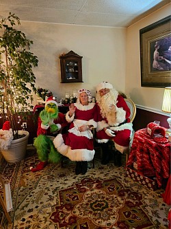 Santa, Mrs Claus and the Grinch Visit for Christmas